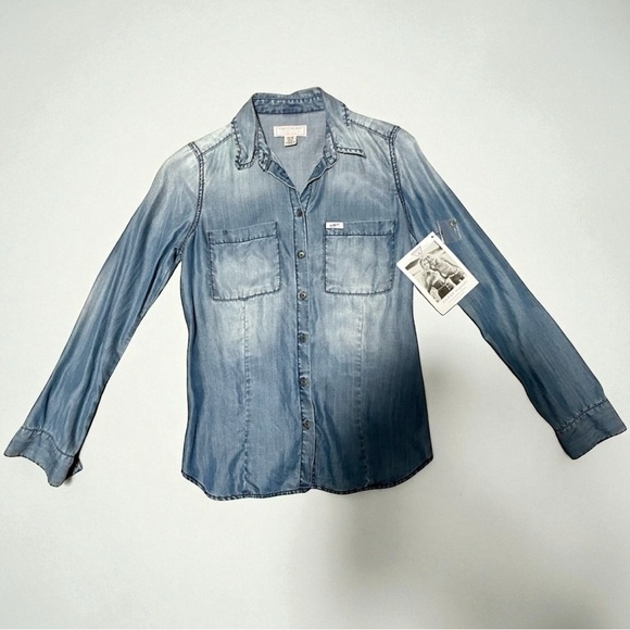 NWT Guess Distressed Denim Button Down Shirt Size XS - Picture 1 of 8